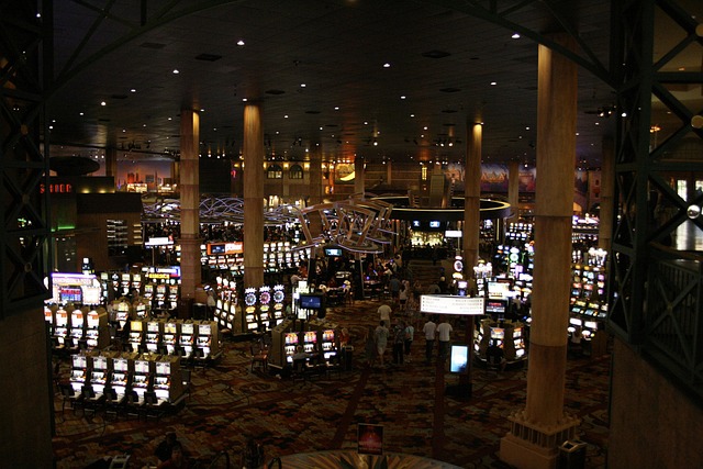 輪盤（Roulette）新手完全指南｜歐式 vs 美式差異、投注區域解析與 5 種經典輪盤策略